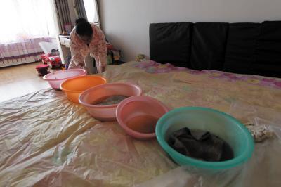 泰宁楼上漏水，住户失联，小区没物管，业主维权难！律师来支招……
